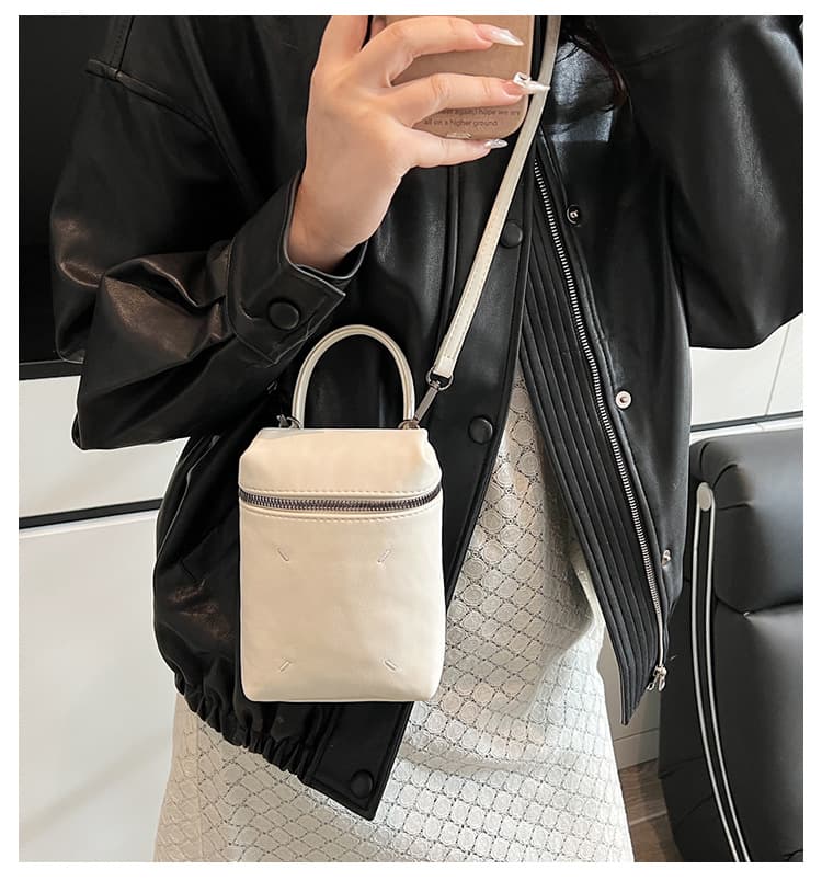 ポシェット 　シンプル縦型スマホポシェット
