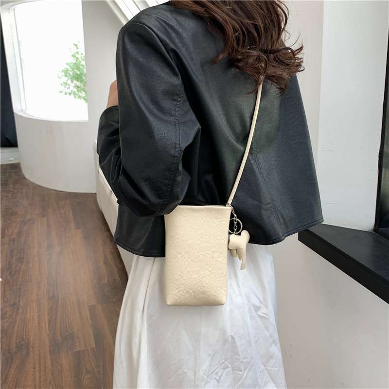 チャーム付き　シンプルポシェット