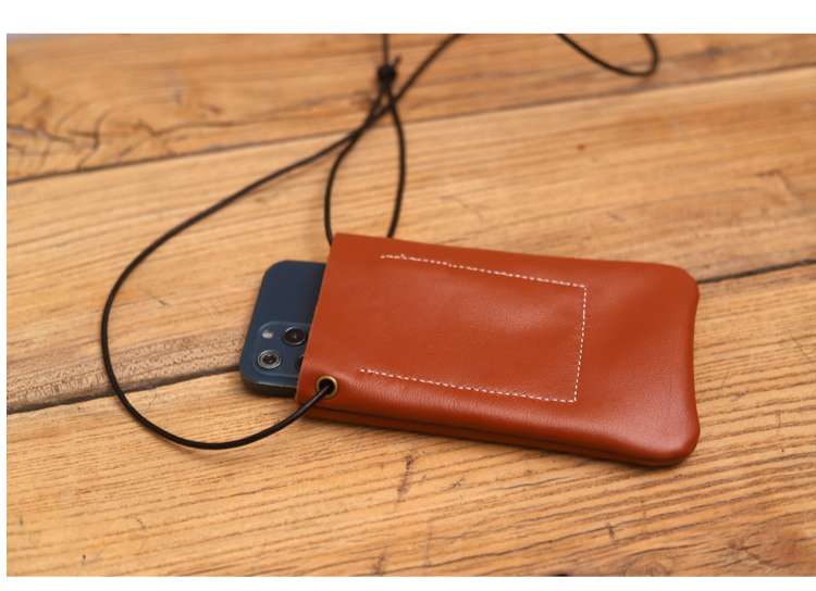 シンプル　スマホポシェット