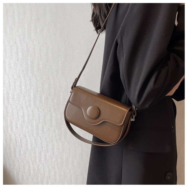 ポシェット　円形留め具付きポシェット