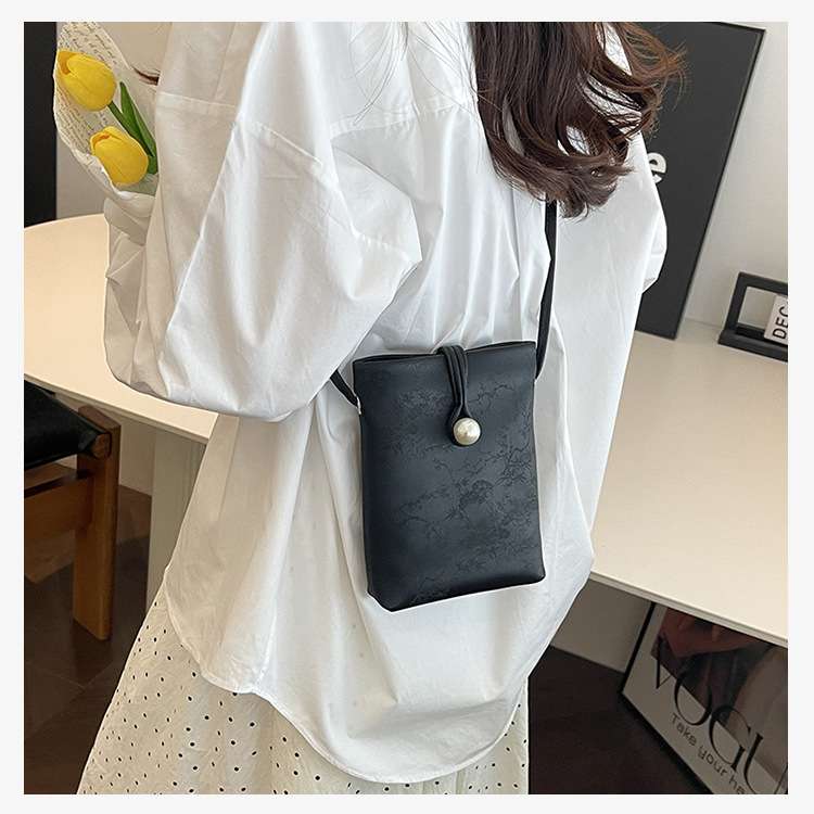 花模様スマホポシェット