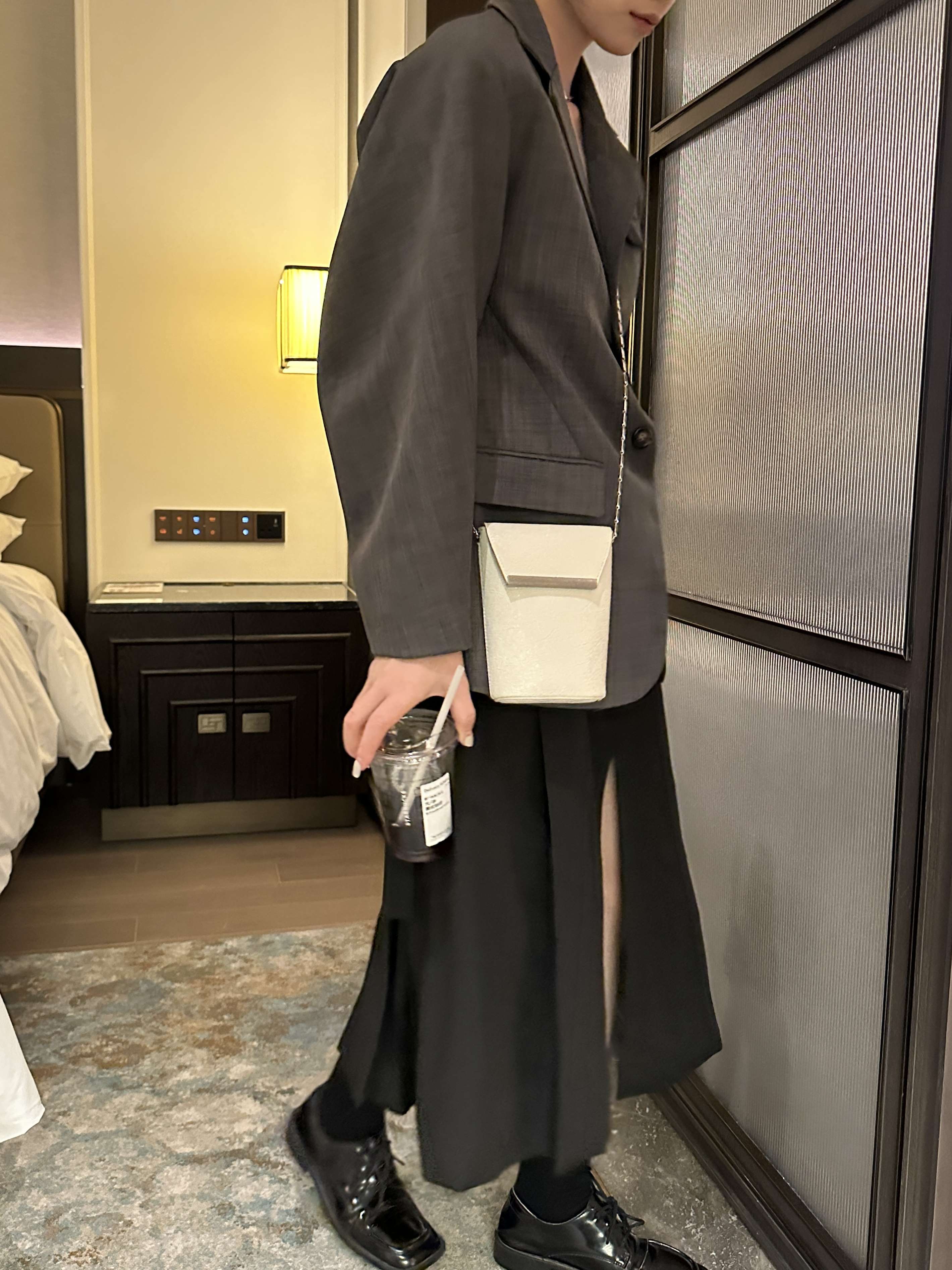 高級感あふれるスマホ専用ミニポシェット