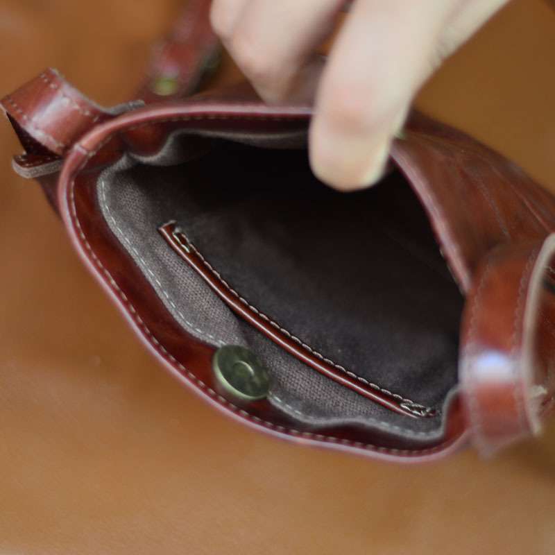 シンプル革製ポシェット