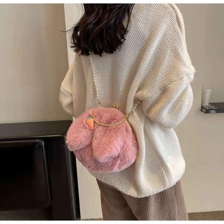もふもふウサギ型ポシェット