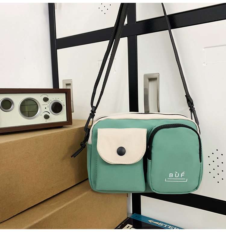ポシェット　収納力ある多機能ポシェット