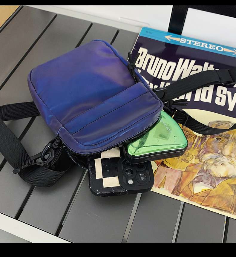 シンプル　スタイリッシュポシェット