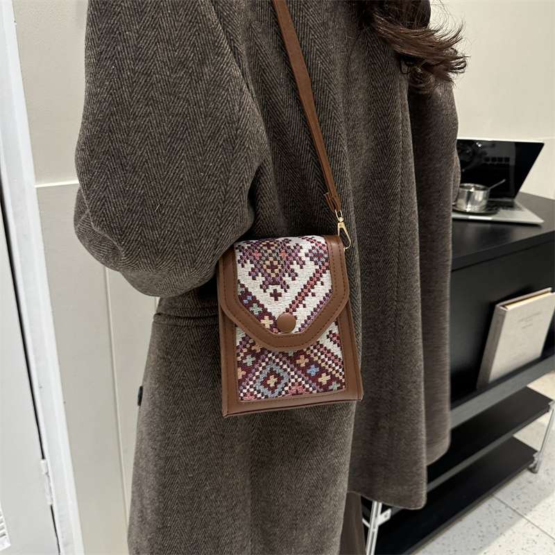 民族調刺繍ポシェット