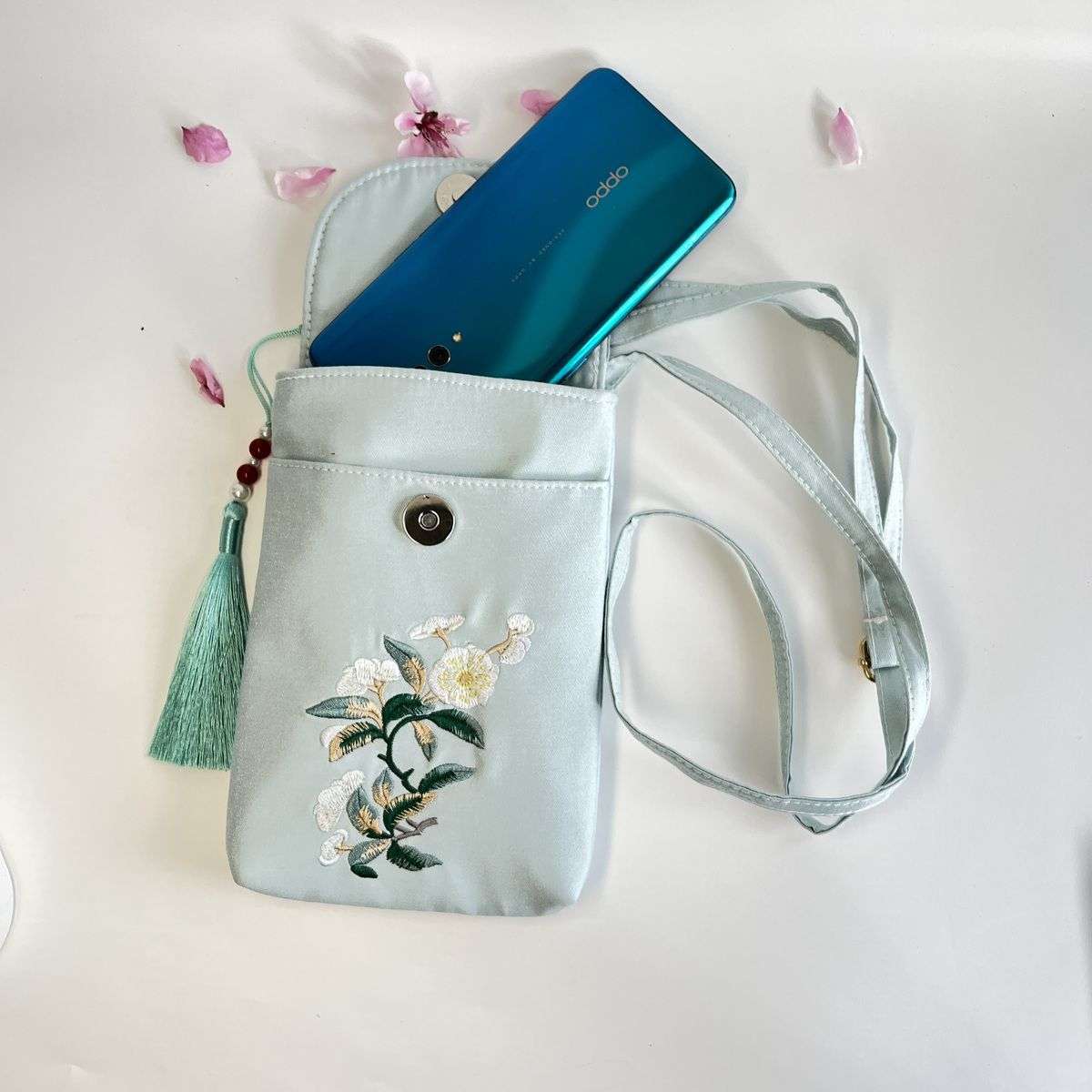 花刺繍入り和風タッセル付きポシェット