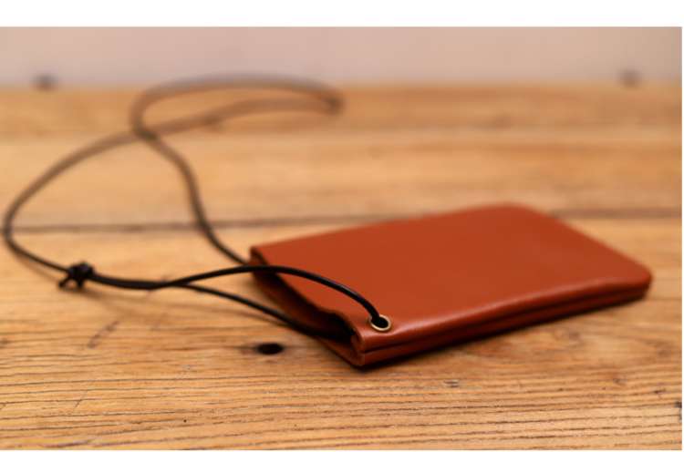 シンプル　スマホポシェット
