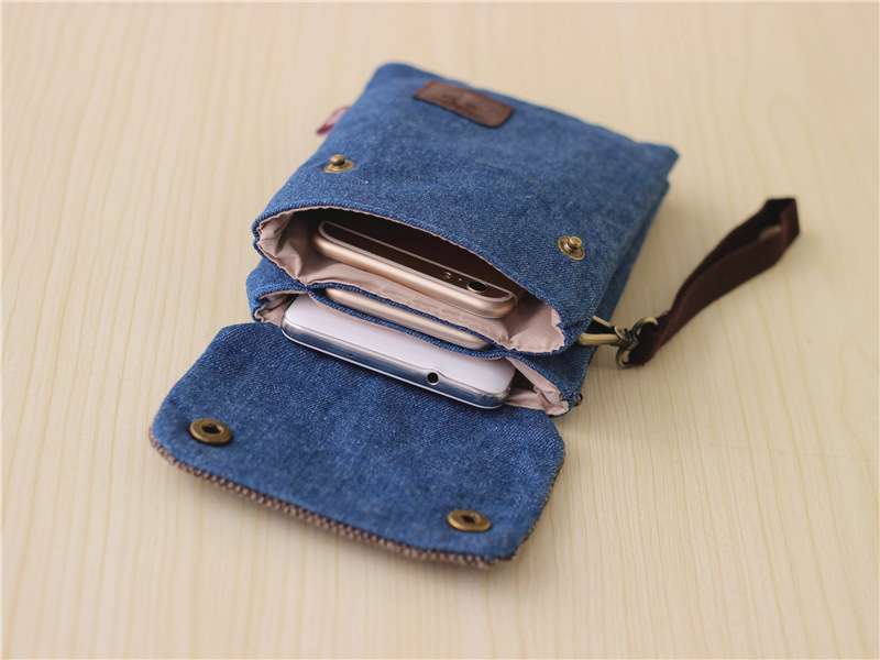 帆布とレザーの軽量スマホポシェット