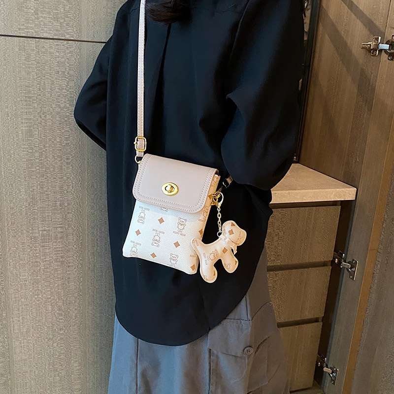 くまモチーフ ミニポシェット