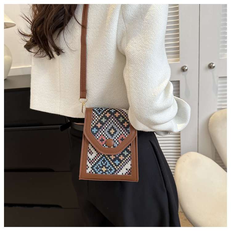 民族調刺繍ポシェット