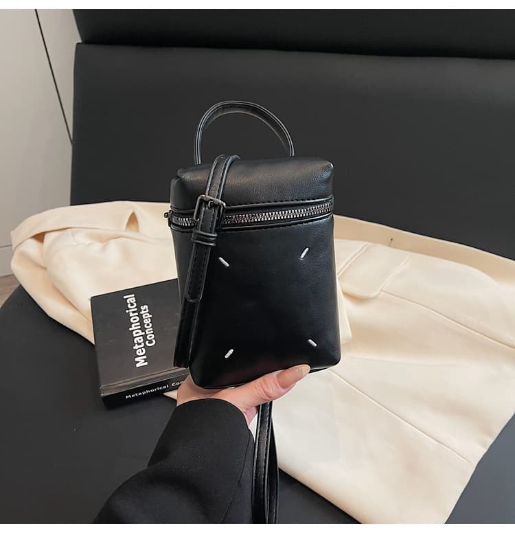 ポシェット 　シンプル縦型スマホポシェット