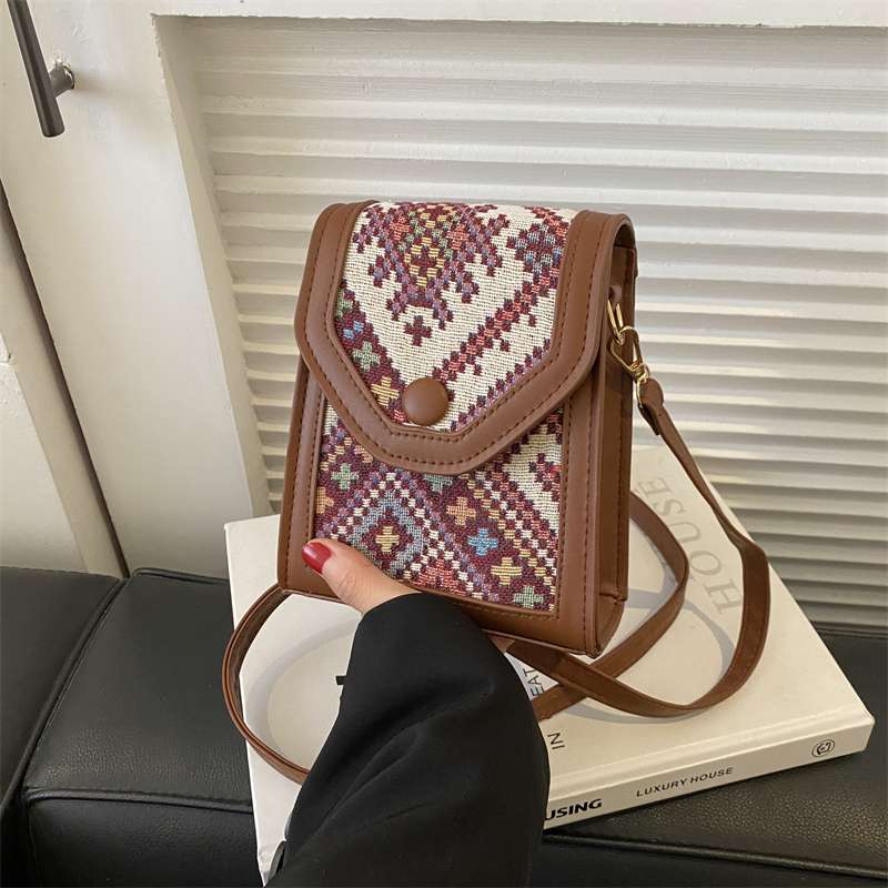 民族調刺繍ポシェット
