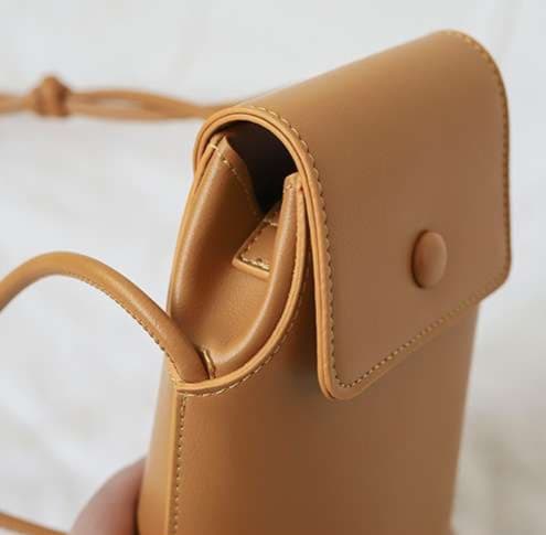 ミニマルデザイン スマートフォン収納ポシェット