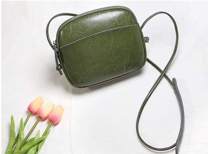 上品シンプル ポシェット