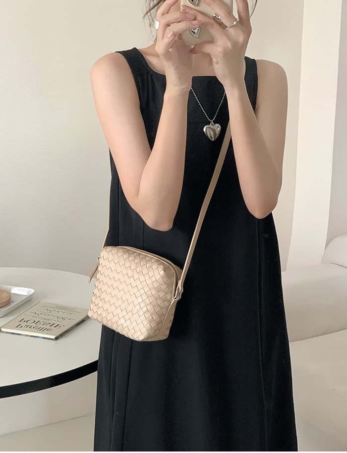 ポシェット 編み込み模様のミニショルダーポシェット