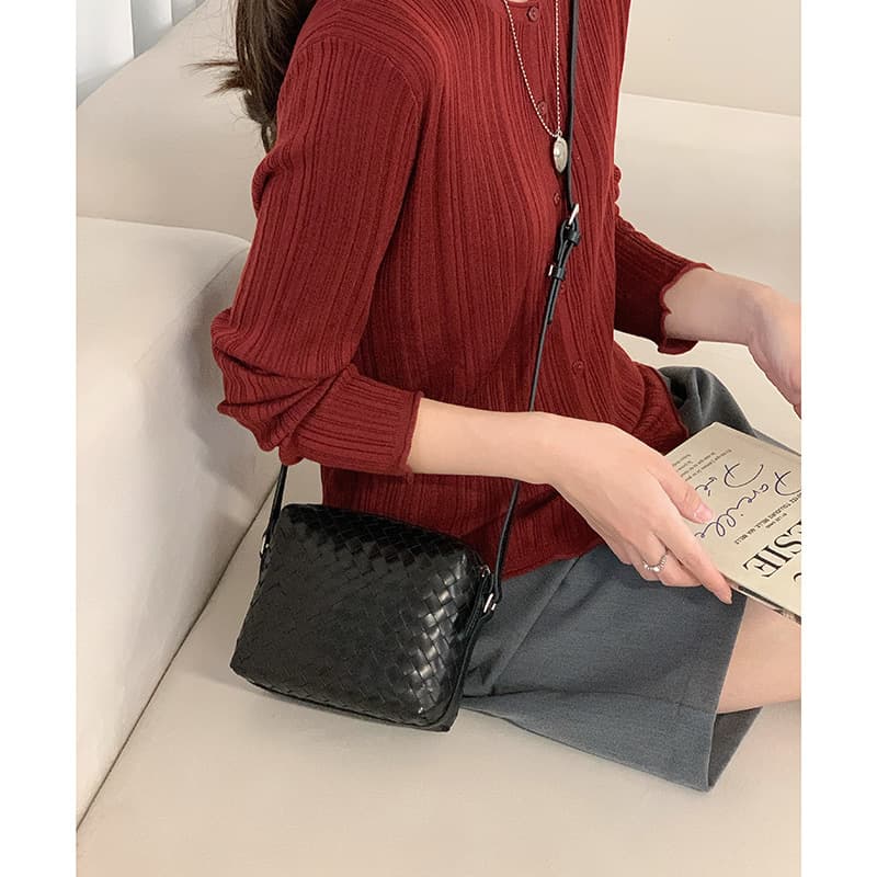 ポシェット 編み込み模様のミニショルダーポシェット
