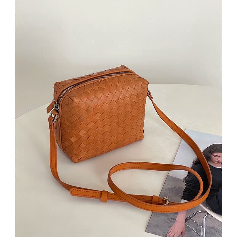 ポシェット 編み込み模様のミニショルダーポシェット
